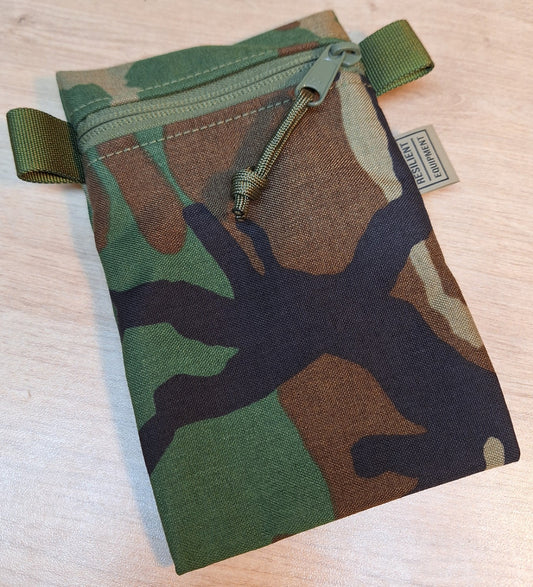 M81 Woodland Camouflage Vertical Pouch with Olive Zip